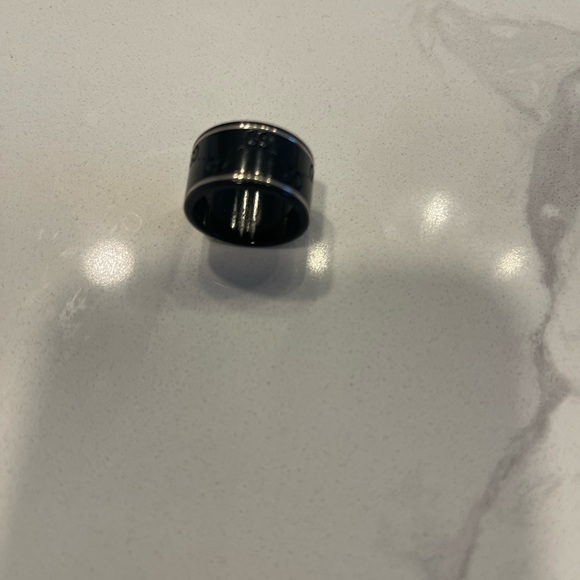 Gucci
18K White Gold ICON Synthetic Corundum Wide Band - Picture 7 of 7